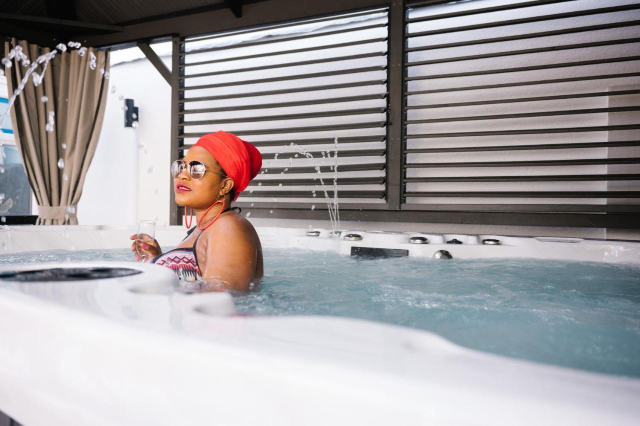 Deluxe Studios With Spa Included Portsmouth Ngoại thất bức ảnh