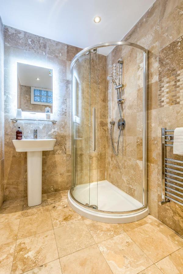 Deluxe Studios With Spa Included Portsmouth Ngoại thất bức ảnh